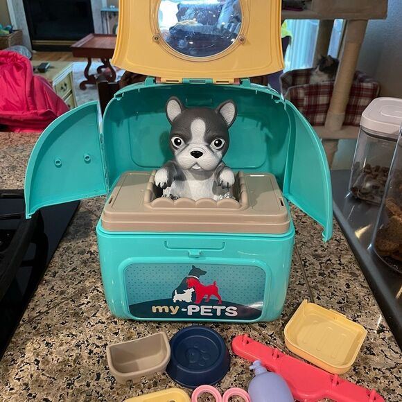 My Pets Play Vet Pet Care dog and Backpack with Accessories - Picture 2 of 14